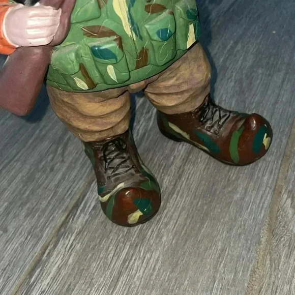 Garden gnome hunter hunting riffle in camouflage 15” - Picture 3 of 6